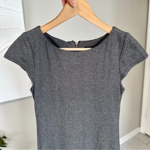 Alice + Olivia employed TIFFANY EASY FITSHORT SLEEVE dress - Picture 7 of 11